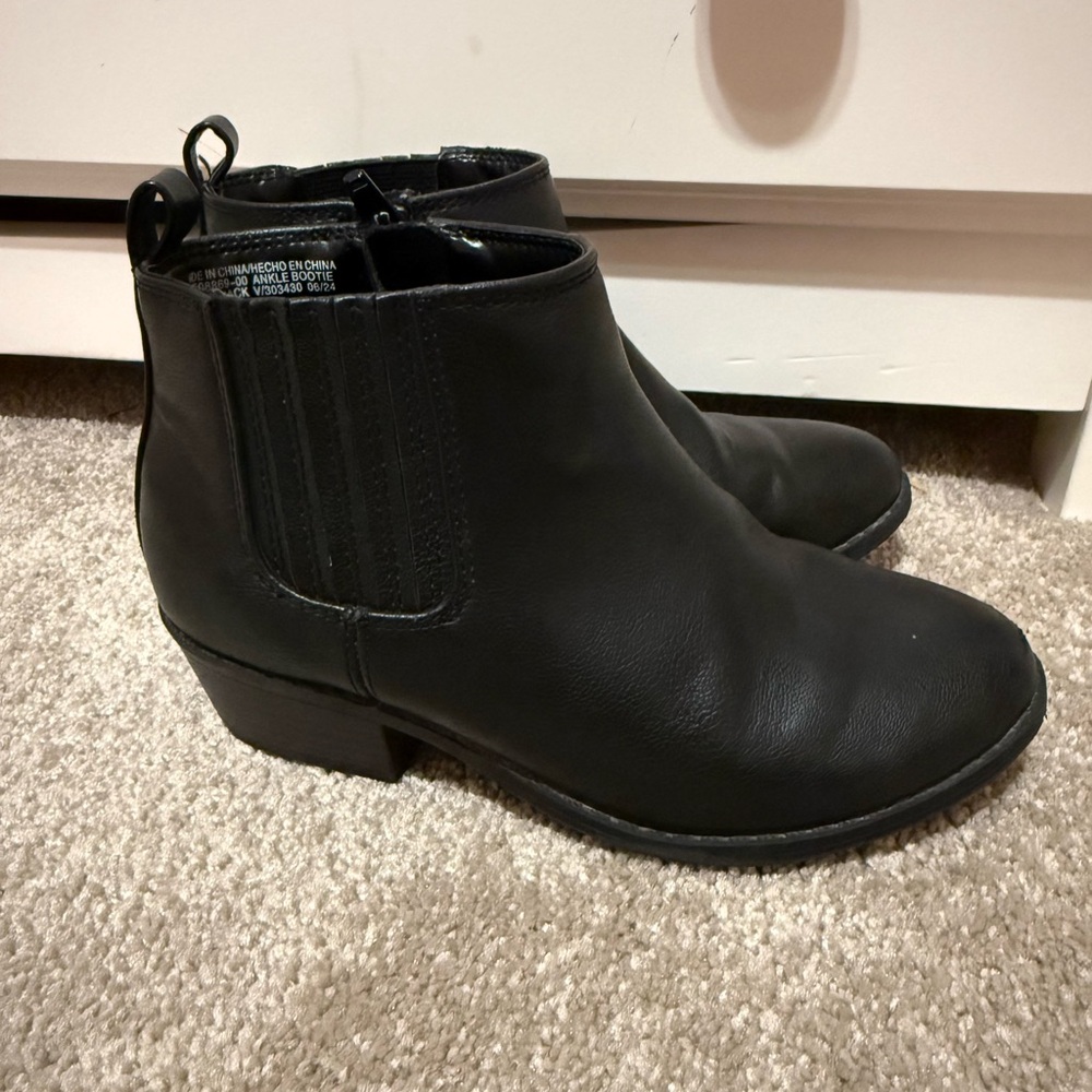 Women’s Black Ankle Chelsea Boots - Sleek Everyday Style
